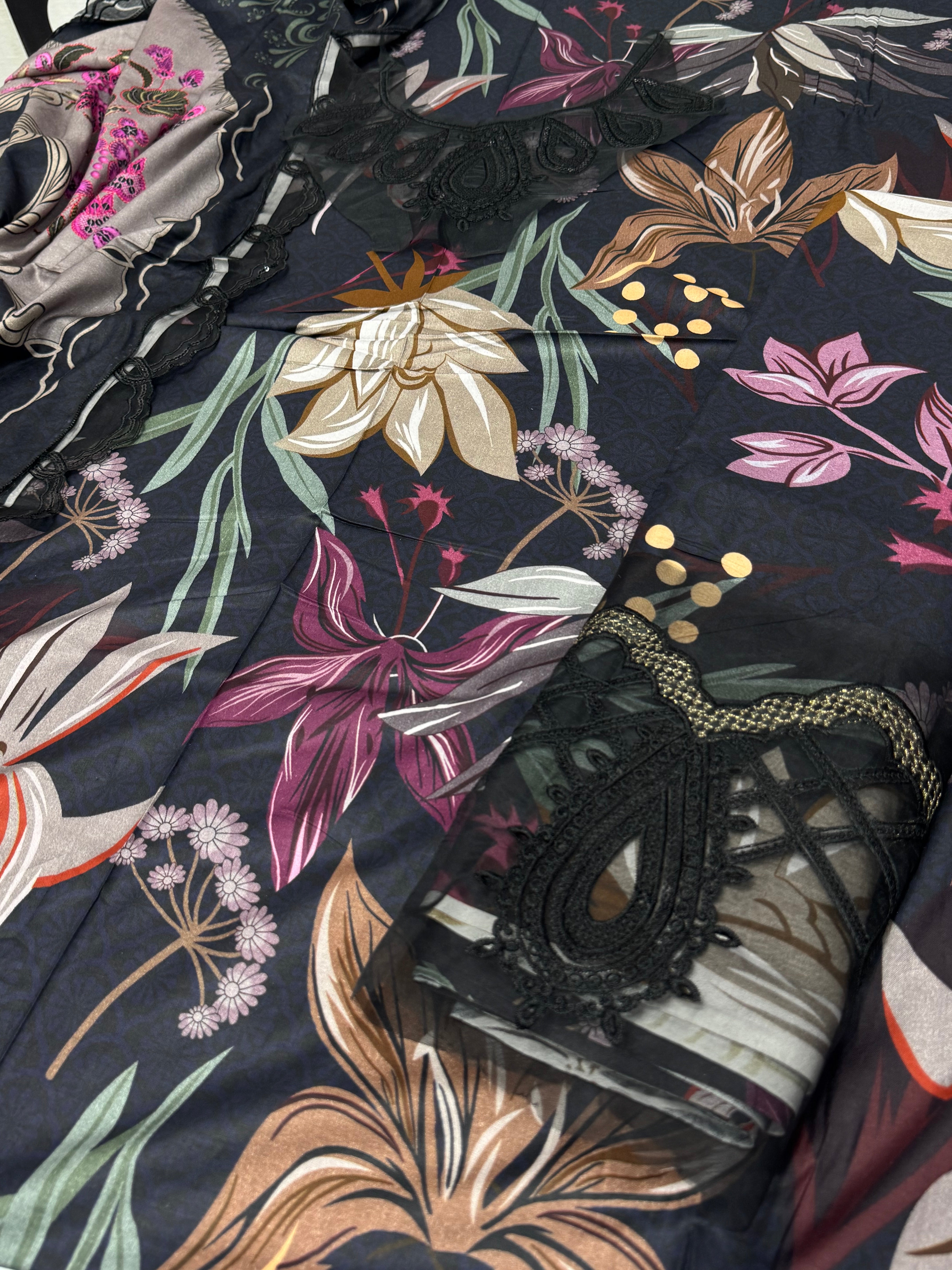 Baroque Embroidery 3-Piece Linen