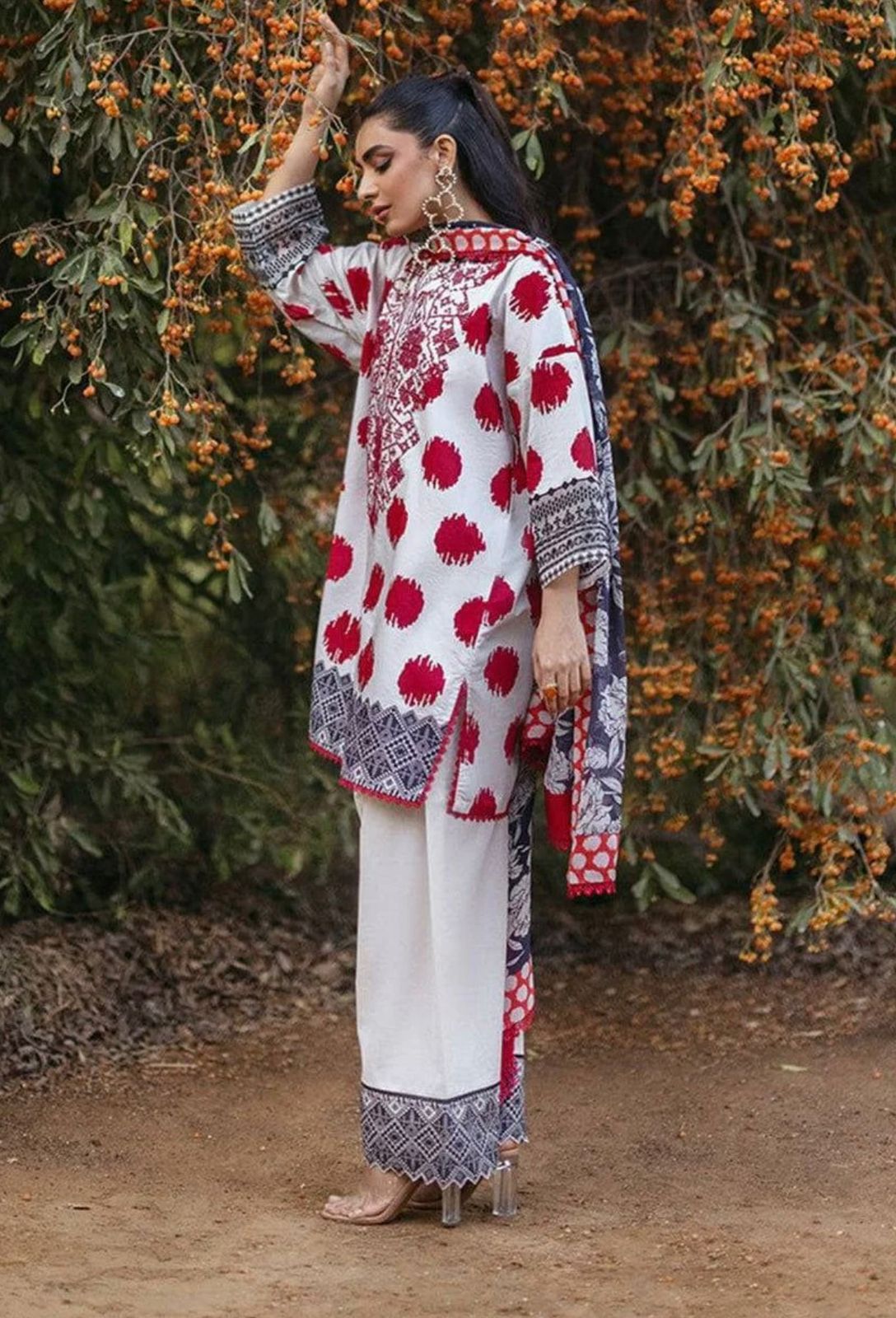Zainab Chottani Tahra Hit Code 3pc